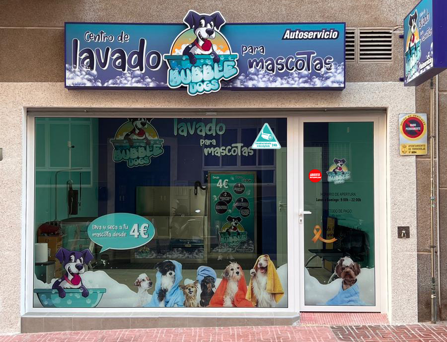 Entrada y zona interior Bubble Dogs
